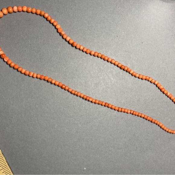 Vintage coral beaded necklace - Picture 6 of 6